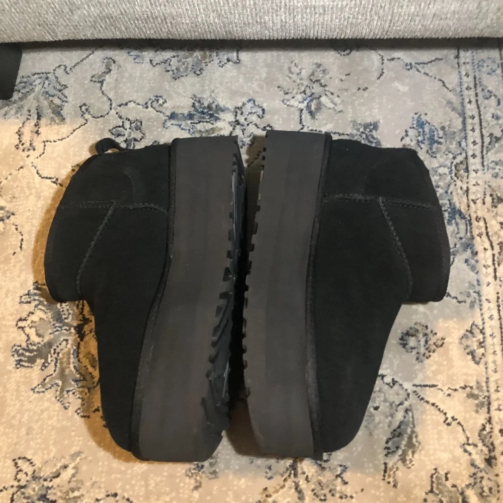 UGG Classic Mini Platform Boots In Black